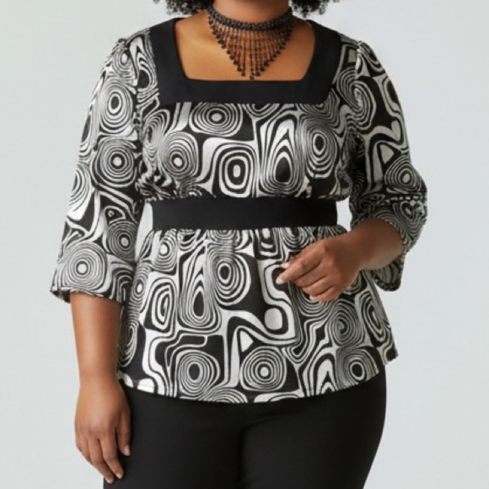 Black & White Monochrome Swirl Pattern Blouse with a Square Neckline Size 14-16